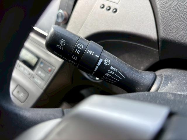 プリウス Ｓ　ナビ　テレビ　バックモニター　ブルートゥース　スマートキープッシュスタート　電動格納ミラー　ＥＴＣ　ステアリングリモコン　ウインカーミラー（35枚目）