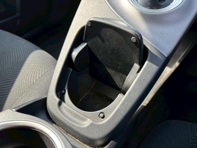 プリウス Ｓ　ナビ　テレビ　バックモニター　ブルートゥース　スマートキープッシュスタート　電動格納ミラー　ＥＴＣ　ステアリングリモコン　ウインカーミラー（41枚目）