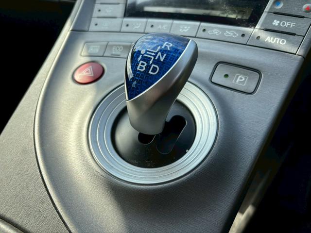 プリウス Ｓ　ナビ　テレビ　バックモニター　ブルートゥース　スマートキープッシュスタート　電動格納ミラー　ＥＴＣ　ステアリングリモコン　ウインカーミラー（44枚目）