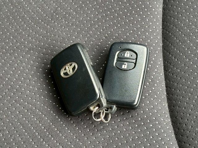 プリウス Ｓ　ナビ　テレビ　バックモニター　ブルートゥース　スマートキープッシュスタート　電動格納ミラー　ＥＴＣ　ステアリングリモコン　ウインカーミラー（52枚目）