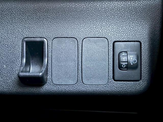 ミラココア ココアＸ　ナビ　テレビ　ＥＴＣ　ライトレベライザー　オートエアコン　電動格納ミラー　パワーウインドウ　パワーステアリング　バイザー　アームレスト（35枚目）