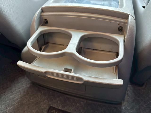 アルファードＧ 　ＡＳ　プライムセレクション・ナビ・バックモニター・両側電動スライドドア・社外ＡＷ・電動格納ミラー・キーレス・オートエアコン・８人乗り（41枚目）