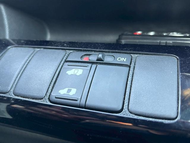 ステップワゴンスパーダ S スパーダS 車検令和9年4月・社外ナビ・エアロ・純正17インチアルミ・左側パワースライドドア・バックカメラ・テレビ・フリップダウンモニター・オートエアコン・ETC・電動格納ミラー・シートカバー(36枚目)