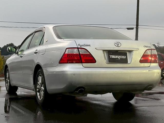 クラウン ２．５ロイヤルサルーン　プレミアムエディション　２．５ロイヤルサルーンプレミアムエディション　純正ナビ・バックカメラ・純正１６インチアルミホイール・デュアルオートエアコン・ＥＴＣ・電動格納ミラー・クルーズコントロール（16枚目）