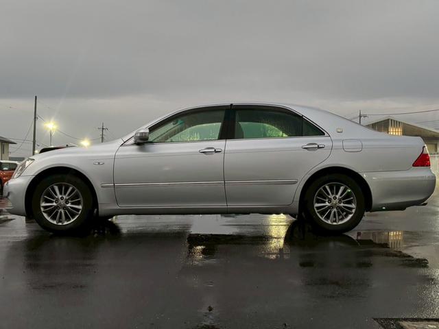 クラウン ２．５ロイヤルサルーン　プレミアムエディション　２．５ロイヤルサルーンプレミアムエディション　純正ナビ・バックカメラ・純正１６インチアルミホイール・デュアルオートエアコン・ＥＴＣ・電動格納ミラー・クルーズコントロール（17枚目）