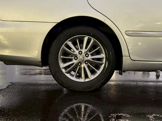 クラウン ２．５ロイヤルサルーン　プレミアムエディション　２．５ロイヤルサルーンプレミアムエディション　純正ナビ・バックカメラ・純正１６インチアルミホイール・デュアルオートエアコン・ＥＴＣ・電動格納ミラー・クルーズコントロール（19枚目）