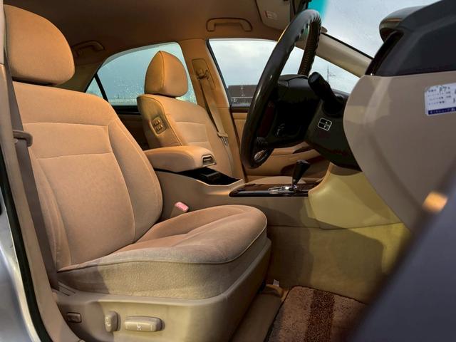 クラウン ２．５ロイヤルサルーン　プレミアムエディション　２．５ロイヤルサルーンプレミアムエディション　純正ナビ・バックカメラ・純正１６インチアルミホイール・デュアルオートエアコン・ＥＴＣ・電動格納ミラー・クルーズコントロール（22枚目）