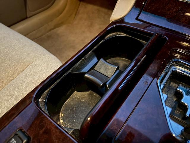 クラウン ２．５ロイヤルサルーン　プレミアムエディション　２．５ロイヤルサルーンプレミアムエディション　純正ナビ・バックカメラ・純正１６インチアルミホイール・デュアルオートエアコン・ＥＴＣ・電動格納ミラー・クルーズコントロール（54枚目）