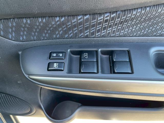 ノート メダリスト　純正ナビ／ＴＶフルセグ／全周囲モニター／ハーフレザーシート／プッシュスタート／キーレス／ＥＴＣ／アームレスト／サイドバイザー（32枚目）