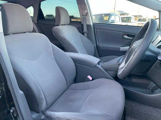 プリウス Sツーリングセレクション 社外ナビ/TVフルセグ/ビルトインETC/バックモニター/プッシュスタート/純正AW/オートエアコン/ドライブレコーダー前(16枚目)