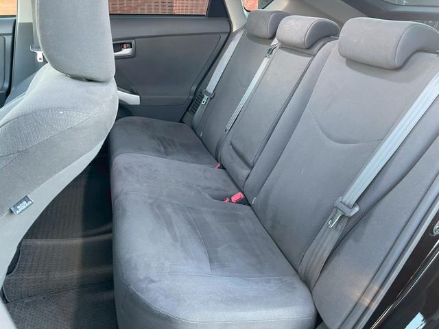 プリウス Sツーリングセレクション 社外ナビ/TVフルセグ/ビルトインETC/バックモニター/プッシュスタート/純正AW/オートエアコン/ドライブレコーダー前(18枚目)