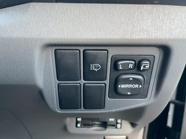 プリウス Sツーリングセレクション 社外ナビ/TVフルセグ/ビルトインETC/バックモニター/プッシュスタート/純正AW/オートエアコン/ドライブレコーダー前(29枚目)