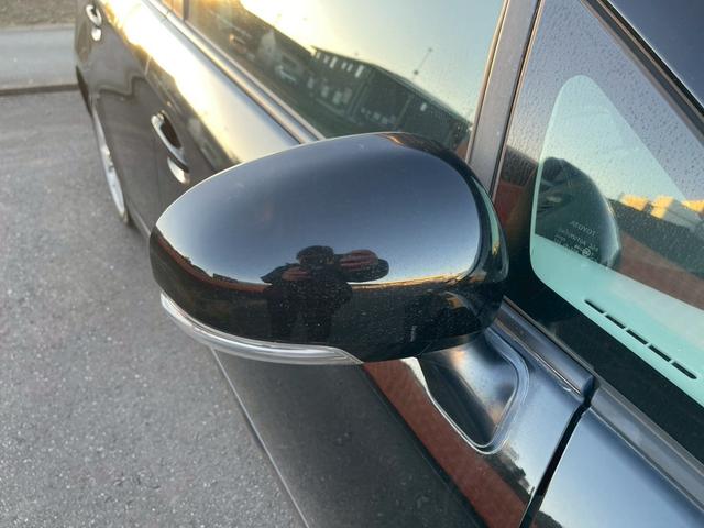 プリウス Sツーリングセレクション 社外ナビ/TVフルセグ/ビルトインETC/バックモニター/プッシュスタート/純正AW/オートエアコン/ドライブレコーダー前(41枚目)