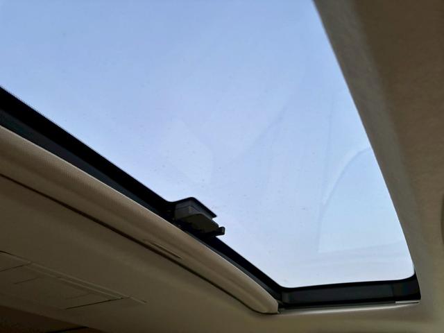 エルグランド ライダー 車検令和9年8月・ワンオーナー・4WD・サンルーフ・白本革・両側パワースライドドア・バックカメラ・社外18インチアルミホイール・オートエアコン(37枚目)