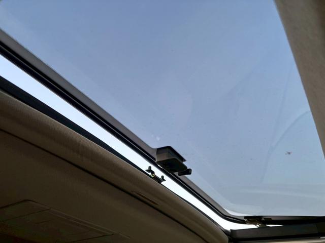 エルグランド ライダー 車検令和9年8月・ワンオーナー・4WD・サンルーフ・白本革・両側パワースライドドア・バックカメラ・社外18インチアルミホイール・オートエアコン(38枚目)