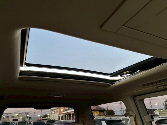 エルグランド ライダー 車検令和9年8月・ワンオーナー・4WD・サンルーフ・白本革・両側パワースライドドア・バックカメラ・社外18インチアルミホイール・オートエアコン(39枚目)