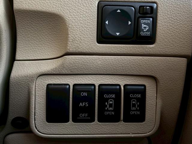 エルグランド ライダー 車検令和9年8月・ワンオーナー・4WD・サンルーフ・白本革・両側パワースライドドア・バックカメラ・社外18インチアルミホイール・オートエアコン(45枚目)