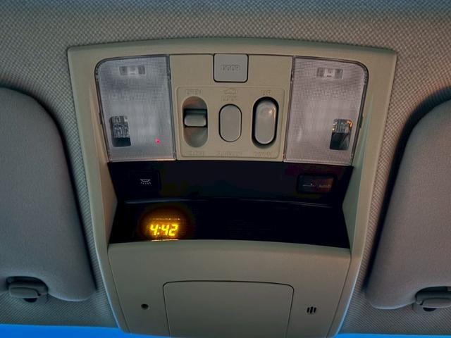 エルグランド ライダー 車検令和9年8月・ワンオーナー・4WD・サンルーフ・白本革・両側パワースライドドア・バックカメラ・社外18インチアルミホイール・オートエアコン(47枚目)