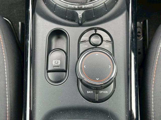 MINI クーパー クラブマン ナビ バックモニター オートエアコン オートライト フォグライト 純正17インチアルミホイール ETC パワーステアリング パワーウインドウ(42枚目)