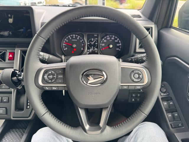 タフト Ｇ　ダーククロムベンチャー　届出済未使用車　ガラスルーフ　スマートアシスト　アダプティブクルーズコントロール　禁煙車　シートヒーター　コーナーセンサー　レーンキープ　スマートキー　ＬＥＤヘッド／フォグ　オートマチックハイビーム（8枚目）