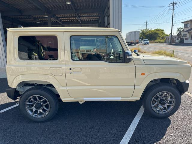 ジムニー ＸＣ　５型　マイナーチェンジ後　衝突防止装置　アイスト　フリーキー　盗難防止　フルフラットシート　シートヒータ　ＡＣ　サイドエアバッグ　ＥＳＰ　助手席エアバック　切替４ＷＤ　ＬＥＤへッドライト　アダプティブクルーズコントロール（8枚目）