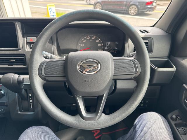 ハイゼットカーゴ クルーズ 届出済未使用車 R7年12月登録 LEDパック LEDフォグランプ パールホワイト色 スマアシ スマートキー プッシュスタート パワーウインドウ 電動格納ミラー アイドリングストップ コーナーセンサー(12枚目)