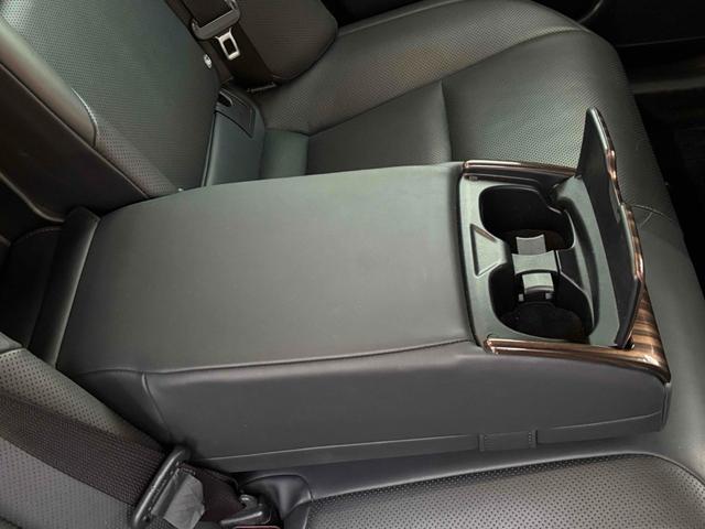 クラウンクロスオーバー Gアドバンスド・レザーパッケージ モデリスタエアロ パノラミックビュー デジタルインナーミラー 黒革レザーシート BSM シートヒーター 4WD レーンアシスト パワーシート 衝突被害軽減システム(45枚目)