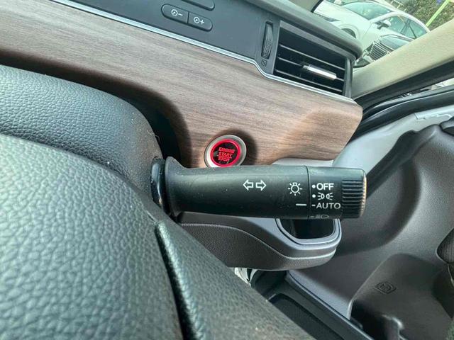 フリード G 4WD ETC バックカメラ ナビ TV オートクルーズコントロール レーンアシスト 衝突被害軽減システム 両側電動スライドドア オートライト スマートキー アイドリングストップ 電動格納ミラー(10枚目)