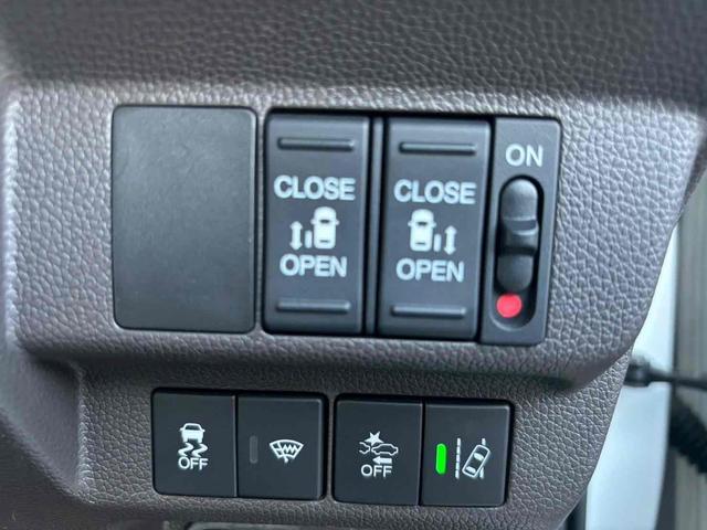 フリード G 4WD ETC バックカメラ ナビ TV オートクルーズコントロール レーンアシスト 衝突被害軽減システム 両側電動スライドドア オートライト スマートキー アイドリングストップ 電動格納ミラー(12枚目)