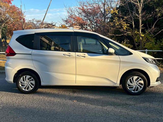 フリード G 4WD ETC バックカメラ ナビ TV オートクルーズコントロール レーンアシスト 衝突被害軽減システム 両側電動スライドドア オートライト スマートキー アイドリングストップ 電動格納ミラー(15枚目)