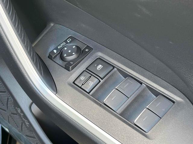 RAV4 アドベンチャー 純正10型ディスプレイオーディオ/パノラマルーフ/パノラミックビューモニター/TRDエアロ/デジタルインナーミラー/ルーフレール/パワーバックドア/トヨタセーフティセンス/ワンオーナー/寒冷地仕様(11枚目)