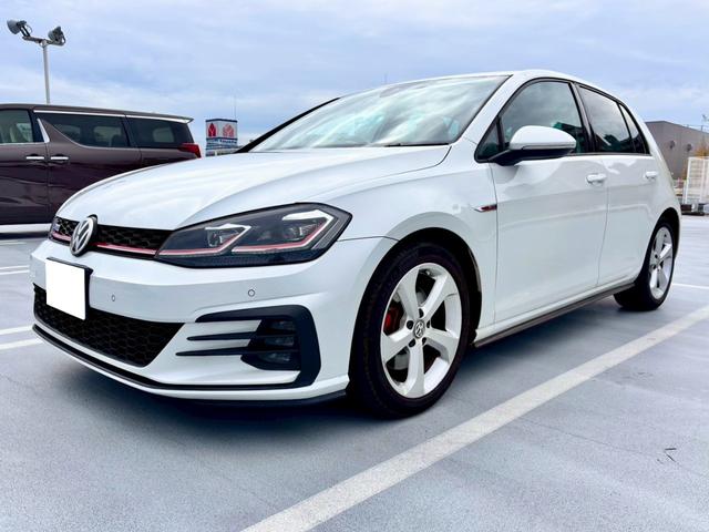 ゴルフＧＴＩ ベースグレード　Ｄｉｓｃｏｖｅｒ　Ｐｒｏパッケージ・６ＤＳＧ・パークディスタンスコントロール・１７インチ５本スポークＡＷ・レッドブレーキキャリパー・クロームツインエアロマフラー・パドルシフト・ＣＤ・ＤＶＤ・ＥＴＣ（2枚目）