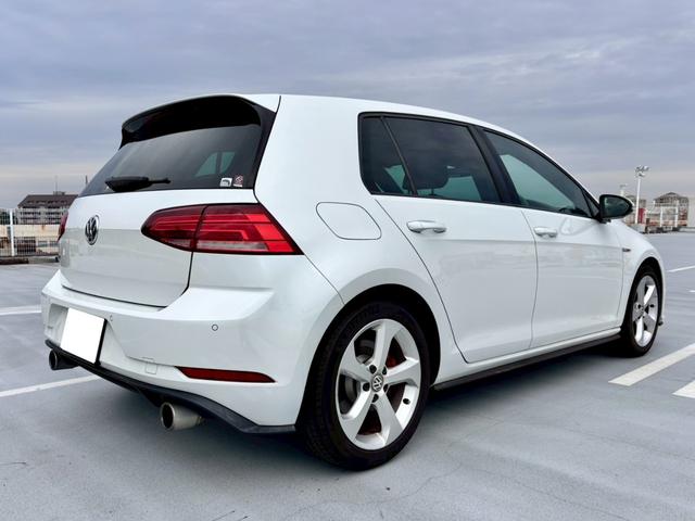 ゴルフＧＴＩ ベースグレード　Ｄｉｓｃｏｖｅｒ　Ｐｒｏパッケージ・６ＤＳＧ・パークディスタンスコントロール・１７インチ５本スポークＡＷ・レッドブレーキキャリパー・クロームツインエアロマフラー・パドルシフト・ＣＤ・ＤＶＤ・ＥＴＣ（6枚目）