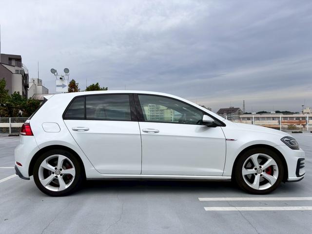 ゴルフＧＴＩ ベースグレード　Ｄｉｓｃｏｖｅｒ　Ｐｒｏパッケージ・６ＤＳＧ・パークディスタンスコントロール・１７インチ５本スポークＡＷ・レッドブレーキキャリパー・クロームツインエアロマフラー・パドルシフト・ＣＤ・ＤＶＤ・ＥＴＣ（7枚目）