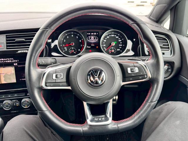 ゴルフＧＴＩ ベースグレード　Ｄｉｓｃｏｖｅｒ　Ｐｒｏパッケージ・６ＤＳＧ・パークディスタンスコントロール・１７インチ５本スポークＡＷ・レッドブレーキキャリパー・クロームツインエアロマフラー・パドルシフト・ＣＤ・ＤＶＤ・ＥＴＣ（10枚目）