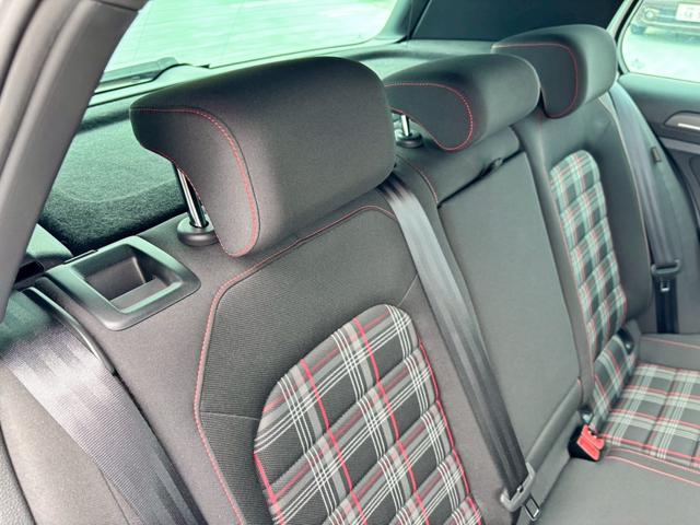 ゴルフＧＴＩ ベースグレード　Ｄｉｓｃｏｖｅｒ　Ｐｒｏパッケージ・６ＤＳＧ・パークディスタンスコントロール・１７インチ５本スポークＡＷ・レッドブレーキキャリパー・クロームツインエアロマフラー・パドルシフト・ＣＤ・ＤＶＤ・ＥＴＣ（21枚目）