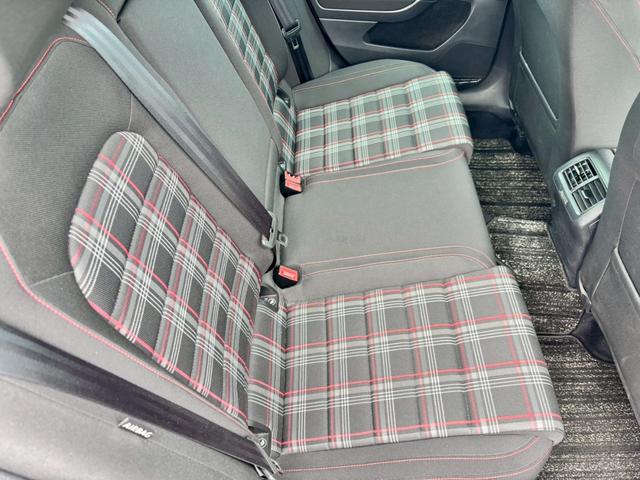 ゴルフＧＴＩ ベースグレード　Ｄｉｓｃｏｖｅｒ　Ｐｒｏパッケージ・６ＤＳＧ・パークディスタンスコントロール・１７インチ５本スポークＡＷ・レッドブレーキキャリパー・クロームツインエアロマフラー・パドルシフト・ＣＤ・ＤＶＤ・ＥＴＣ（22枚目）
