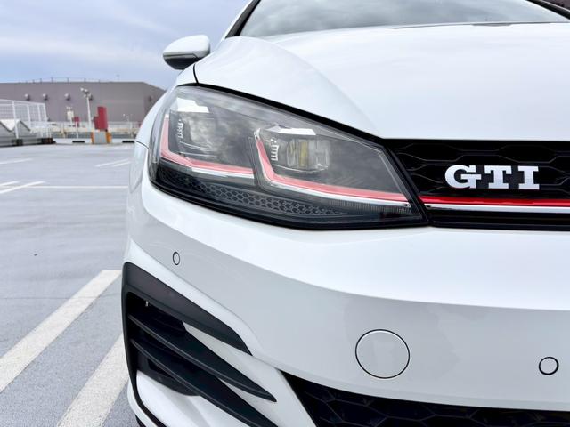 ゴルフＧＴＩ ベースグレード　Ｄｉｓｃｏｖｅｒ　Ｐｒｏパッケージ・６ＤＳＧ・パークディスタンスコントロール・１７インチ５本スポークＡＷ・レッドブレーキキャリパー・クロームツインエアロマフラー・パドルシフト・ＣＤ・ＤＶＤ・ＥＴＣ（27枚目）