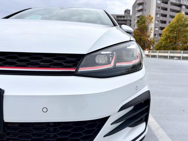 ゴルフＧＴＩ ベースグレード　Ｄｉｓｃｏｖｅｒ　Ｐｒｏパッケージ・６ＤＳＧ・パークディスタンスコントロール・１７インチ５本スポークＡＷ・レッドブレーキキャリパー・クロームツインエアロマフラー・パドルシフト・ＣＤ・ＤＶＤ・ＥＴＣ（28枚目）