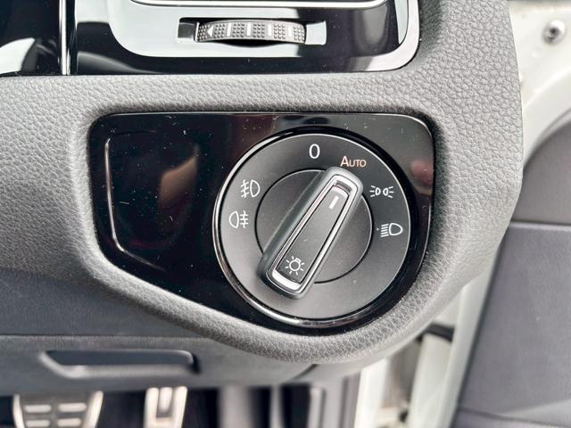 ゴルフＧＴＩ ベースグレード　Ｄｉｓｃｏｖｅｒ　Ｐｒｏパッケージ・６ＤＳＧ・パークディスタンスコントロール・１７インチ５本スポークＡＷ・レッドブレーキキャリパー・クロームツインエアロマフラー・パドルシフト・ＣＤ・ＤＶＤ・ＥＴＣ（32枚目）