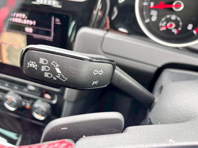 ゴルフＧＴＩ ベースグレード　Ｄｉｓｃｏｖｅｒ　Ｐｒｏパッケージ・６ＤＳＧ・パークディスタンスコントロール・１７インチ５本スポークＡＷ・レッドブレーキキャリパー・クロームツインエアロマフラー・パドルシフト・ＣＤ・ＤＶＤ・ＥＴＣ（35枚目）