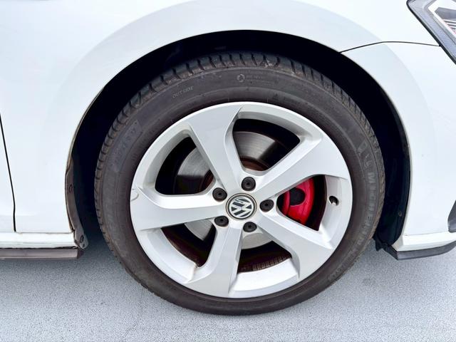 ゴルフＧＴＩ ベースグレード　Ｄｉｓｃｏｖｅｒ　Ｐｒｏパッケージ・６ＤＳＧ・パークディスタンスコントロール・１７インチ５本スポークＡＷ・レッドブレーキキャリパー・クロームツインエアロマフラー・パドルシフト・ＣＤ・ＤＶＤ・ＥＴＣ（39枚目）