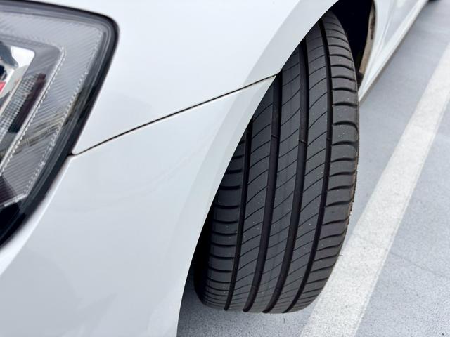 ゴルフＧＴＩ ベースグレード　Ｄｉｓｃｏｖｅｒ　Ｐｒｏパッケージ・６ＤＳＧ・パークディスタンスコントロール・１７インチ５本スポークＡＷ・レッドブレーキキャリパー・クロームツインエアロマフラー・パドルシフト・ＣＤ・ＤＶＤ・ＥＴＣ（43枚目）