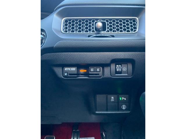 シビック タイプR ワンオーナー 走行400km トリプルエキゾースト・19インチスリムスポークAW・Brembo製レッドブレーキ・専用グラフィックメーター・アルミ製シフトノブ・ステンレス製ペダル・(17枚目)