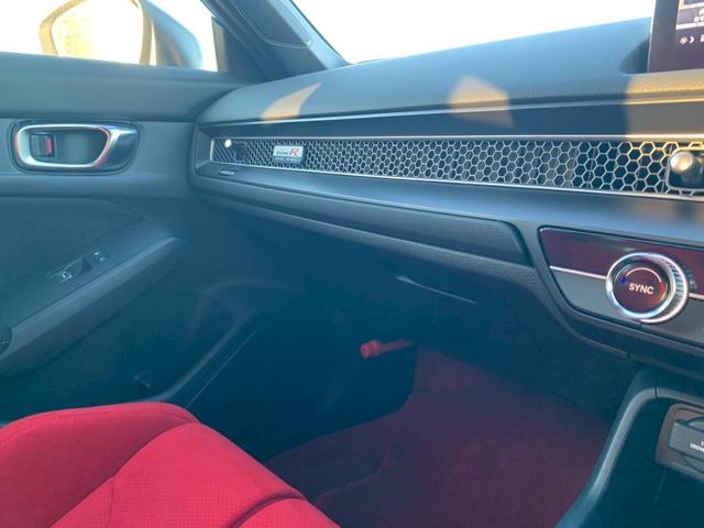 シビック タイプR ワンオーナー 走行400km トリプルエキゾースト・19インチスリムスポークAW・Brembo製レッドブレーキ・専用グラフィックメーター・アルミ製シフトノブ・ステンレス製ペダル・(24枚目)