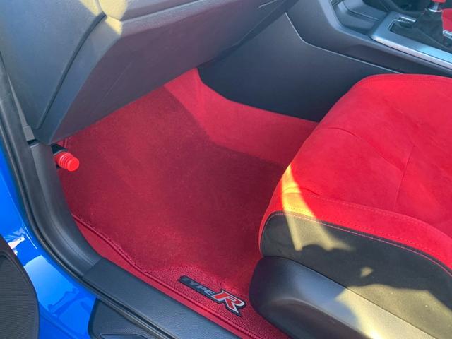 シビック タイプR ワンオーナー 走行400km トリプルエキゾースト・19インチスリムスポークAW・Brembo製レッドブレーキ・専用グラフィックメーター・アルミ製シフトノブ・ステンレス製ペダル・(30枚目)