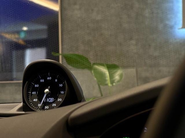 タイカン タイカン　４Ｓ　スポクロ　ブルメスター　ＬＥＤマトリックスヘッドライト　２０インチタイカンターボデザインホイール　チークベージュレザーシート　アンビエントライト　シートヒーター　シートベンチレーション（17枚目）