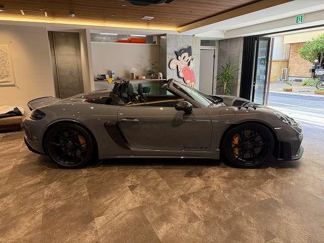 718スパイダー 718スパイダーRS  OP445 セラミックブレーキ ヴァイザッハパッケージ ヴァイザッハインテリア 20インチ718ケイマンGT4RS鍛造AW(サテンブラック塗装) フルバッケトシート フロントリフト カーボンエンジンフード(3枚目)