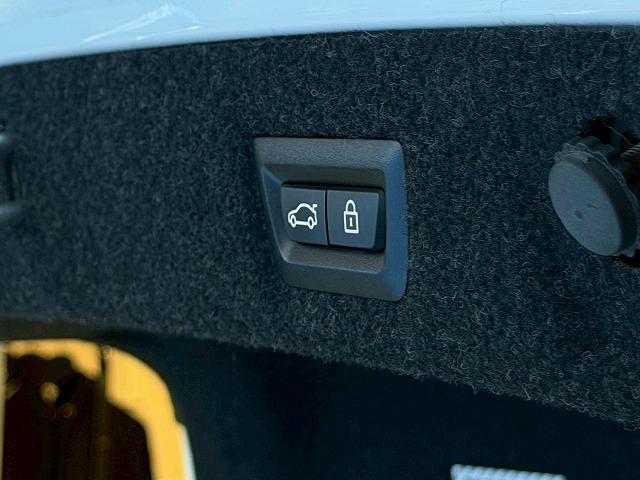 ５シリーズ ５２３ｄ　ラグジュアリー　ブラックレザー　ヘッドアップディスプレイ　アクティブクルーズコントロール　シートヒーター　全方位カメラ　ロゴプロジェクター　電動トランク（23枚目）