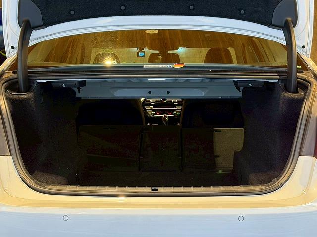 ５シリーズ ５２３ｄ　ラグジュアリー　ブラックレザー　ヘッドアップディスプレイ　アクティブクルーズコントロール　シートヒーター　全方位カメラ　ロゴプロジェクター　電動トランク（25枚目）